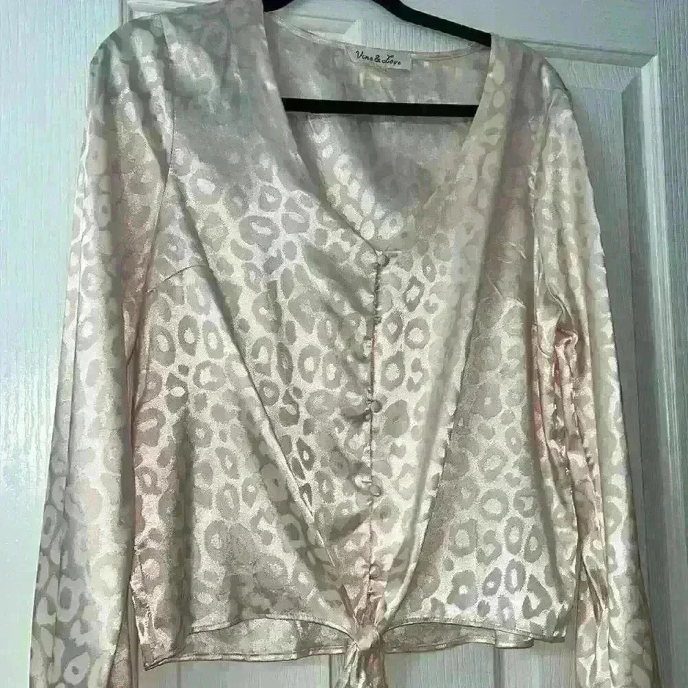 Vine and love cheetah print top